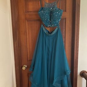 Teal 2-piece prom dress